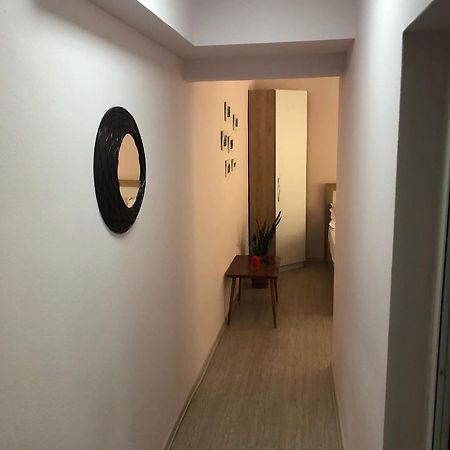 Itan'S Apartment-Lovely Guest Apartment In Center Тирана Экстерьер фото
