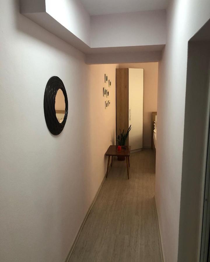 Itan'S Apartment-Lovely Guest Apartment In Center Тирана Экстерьер фото