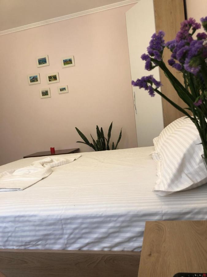 Itan'S Apartment-Lovely Guest Apartment In Center Тирана Экстерьер фото