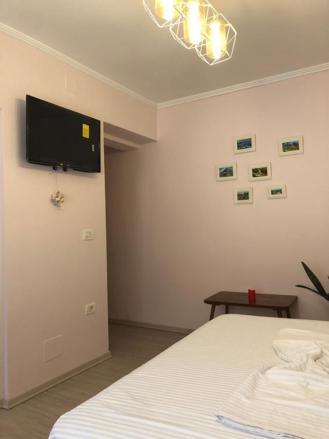 Itan'S Apartment-Lovely Guest Apartment In Center Тирана Экстерьер фото
