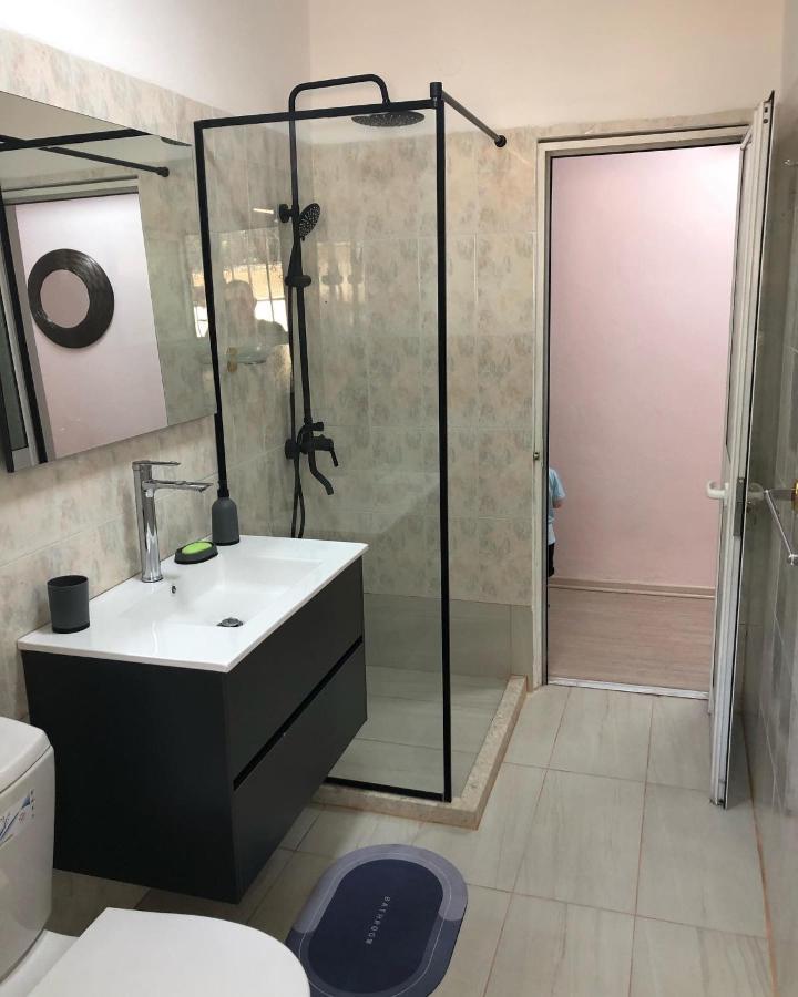 Itan'S Apartment-Lovely Guest Apartment In Center Тирана Экстерьер фото