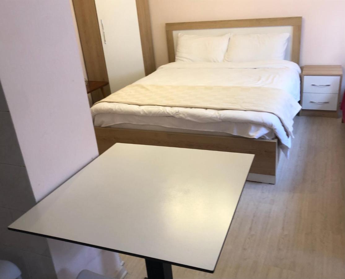 Itan'S Apartment-Lovely Guest Apartment In Center Тирана Экстерьер фото